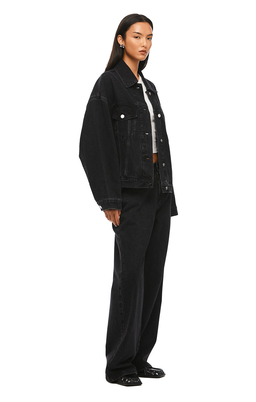 THE MAXWELL BLACK JACKET | MODEL