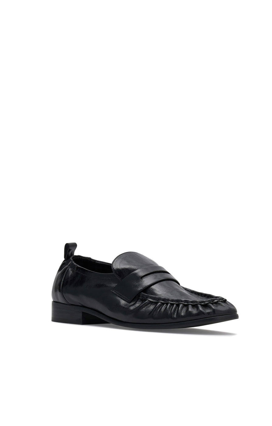 THE CAMDEN BLACK LOAFER