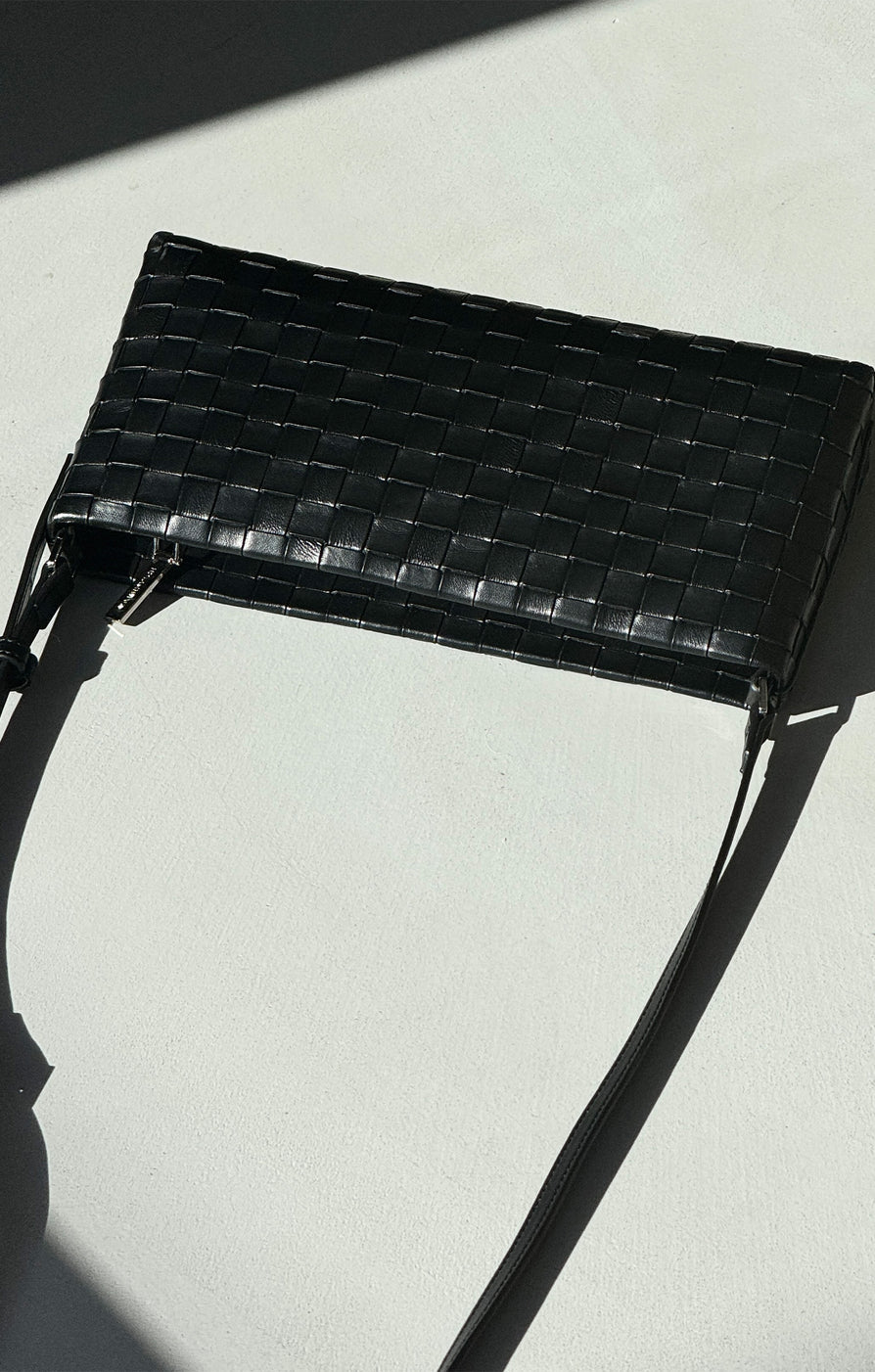 THE COURTNEY BLACK CROSSBODY BAG |  lifestyle