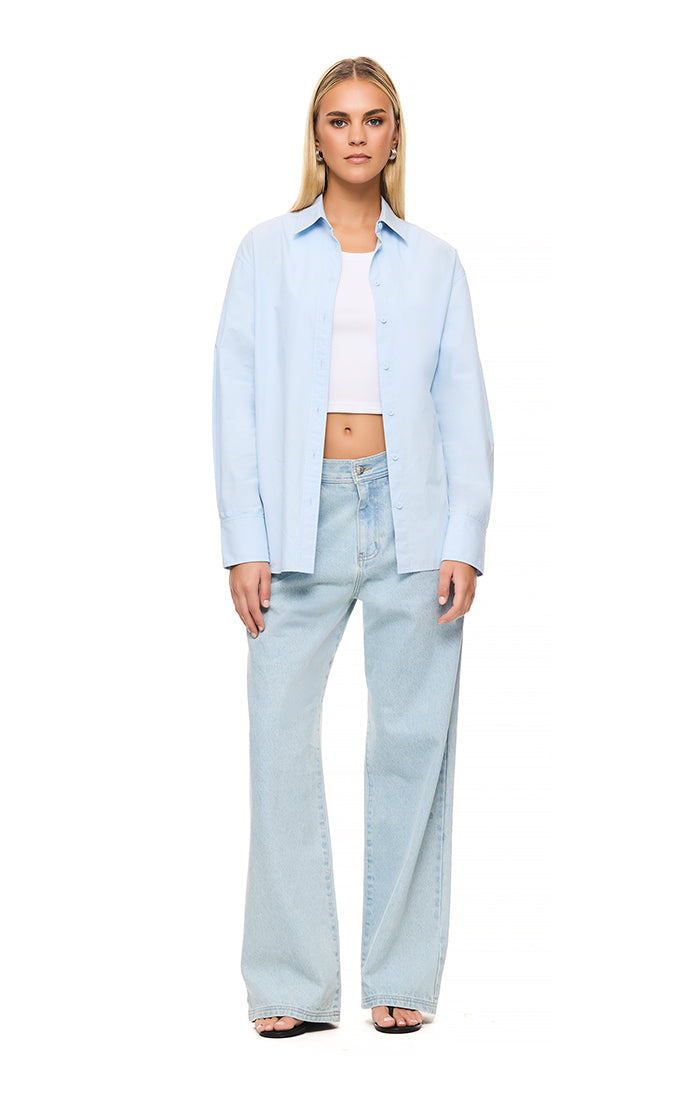 THE TESSA LIGHT BLUE SHIRT | model