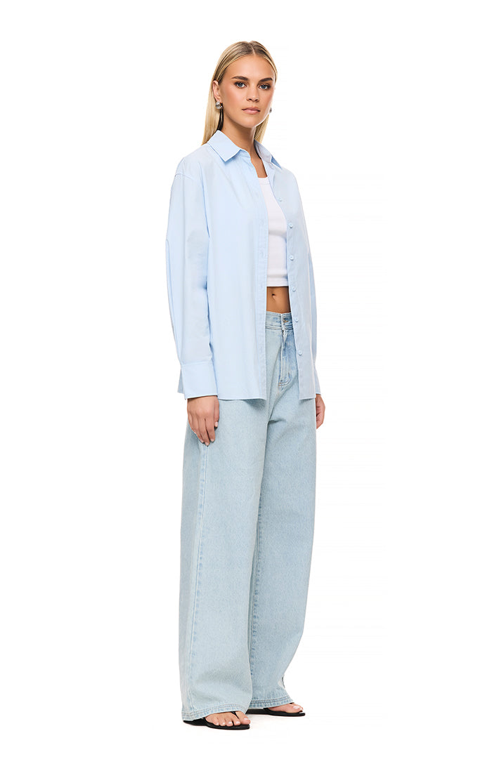 THE TESSA LIGHT BLUE SHIRT | model